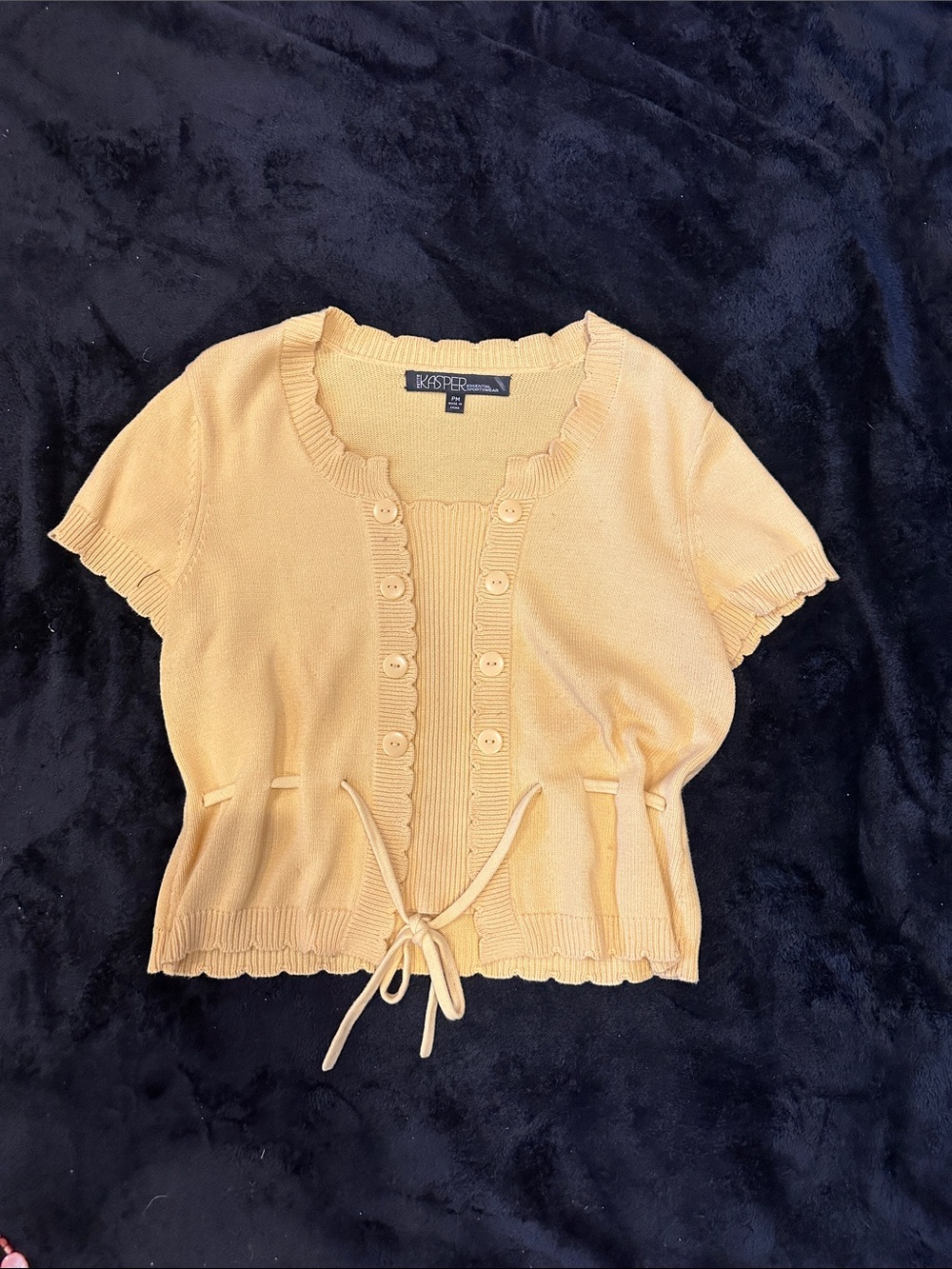 Kasper Short Sleeve Button Front Drawstring Cardigan in Light Yellow